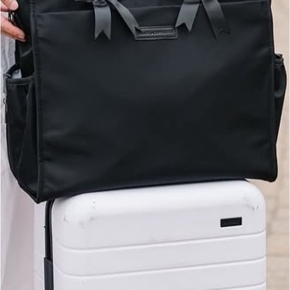 NWT Black Nylon Megan Tote Glass Ladder & Co. - Picture 5 of 12